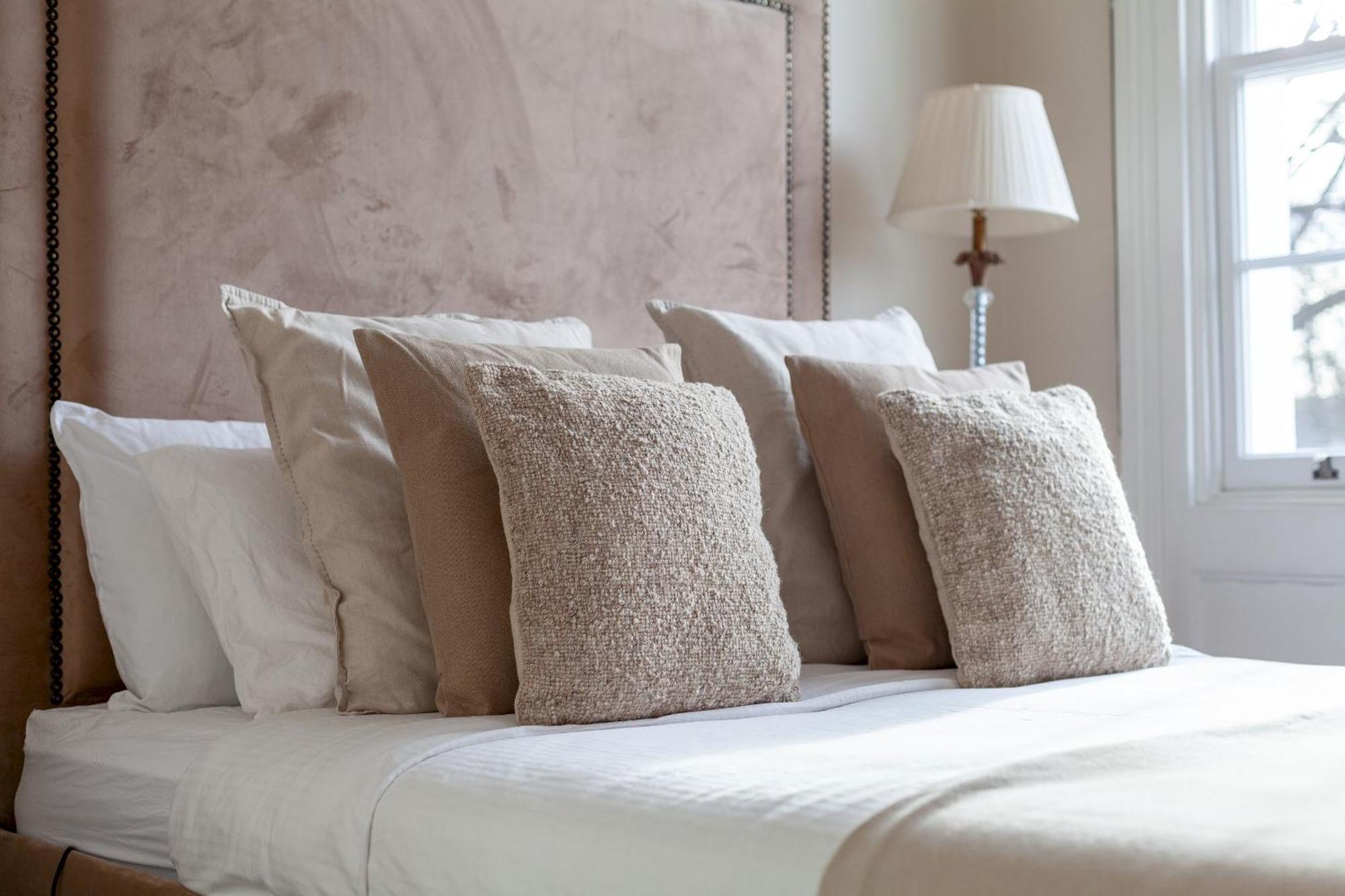 The New Cross Premier Rooms London Exterior photo