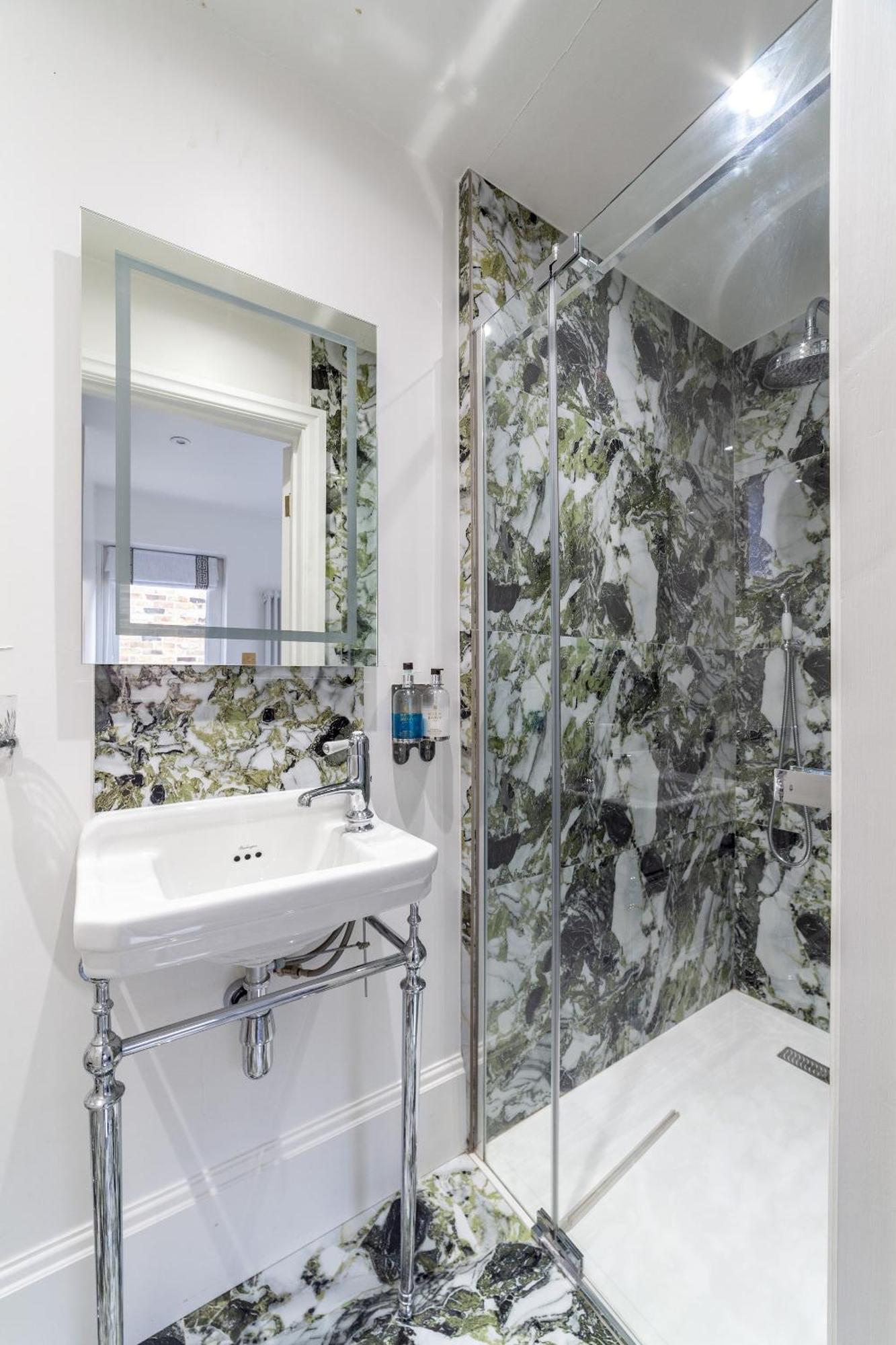The New Cross Premier Rooms London Exterior photo