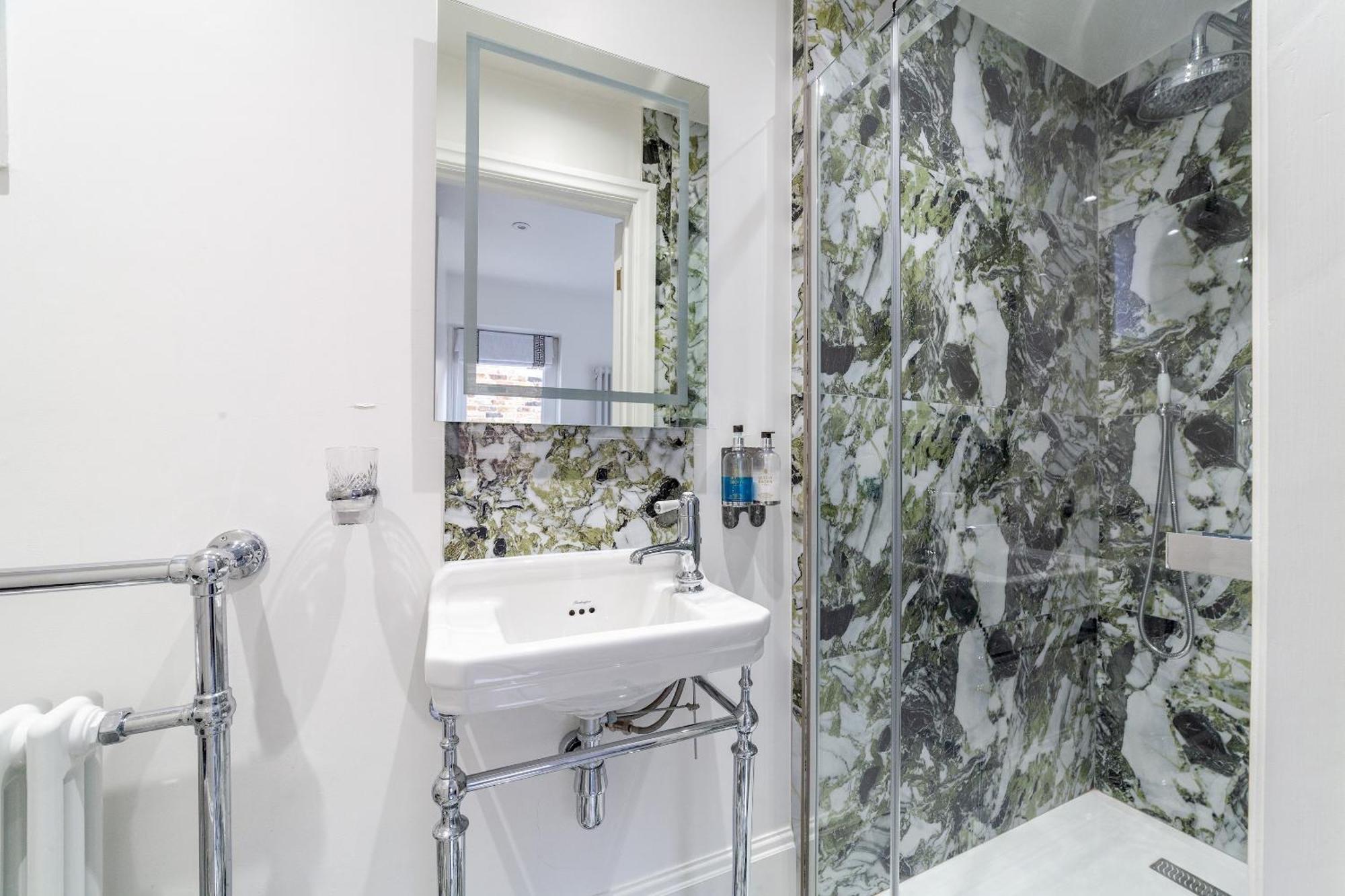 The New Cross Premier Rooms London Exterior photo